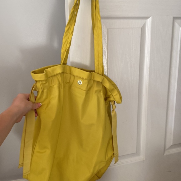 Lululemon Easy as Sunday Tote - Picture 2 of 6